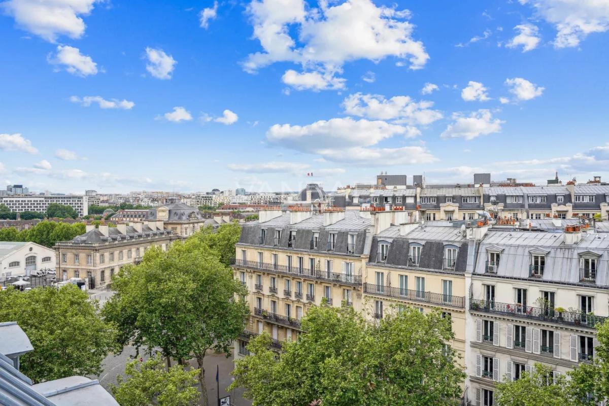 Paris VIIe - Ecole Militaire - Bel appartement en étage élevé - 