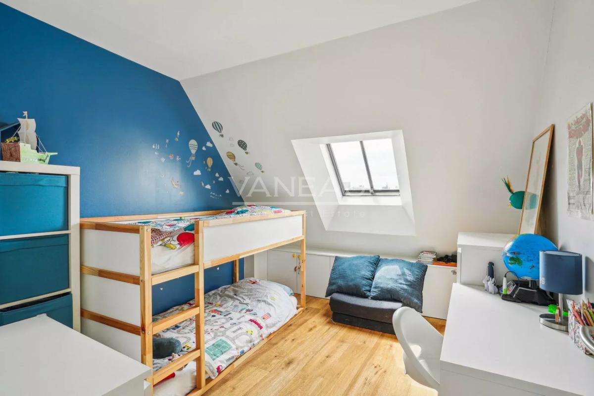 Paris VIIe - Ecole Militaire - Bel appartement en étage élevé - 