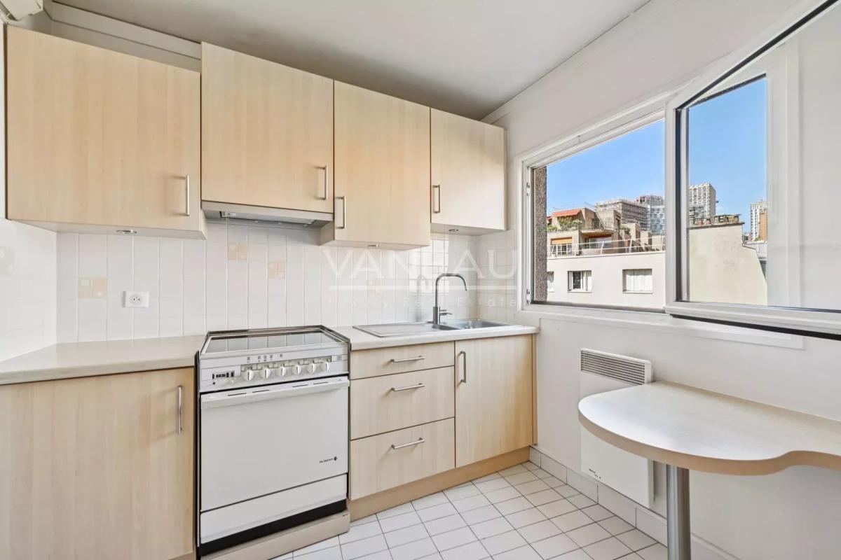 Paris 15e Mirabeau - 4 pièces avec loggia exposée Sud-Ouest