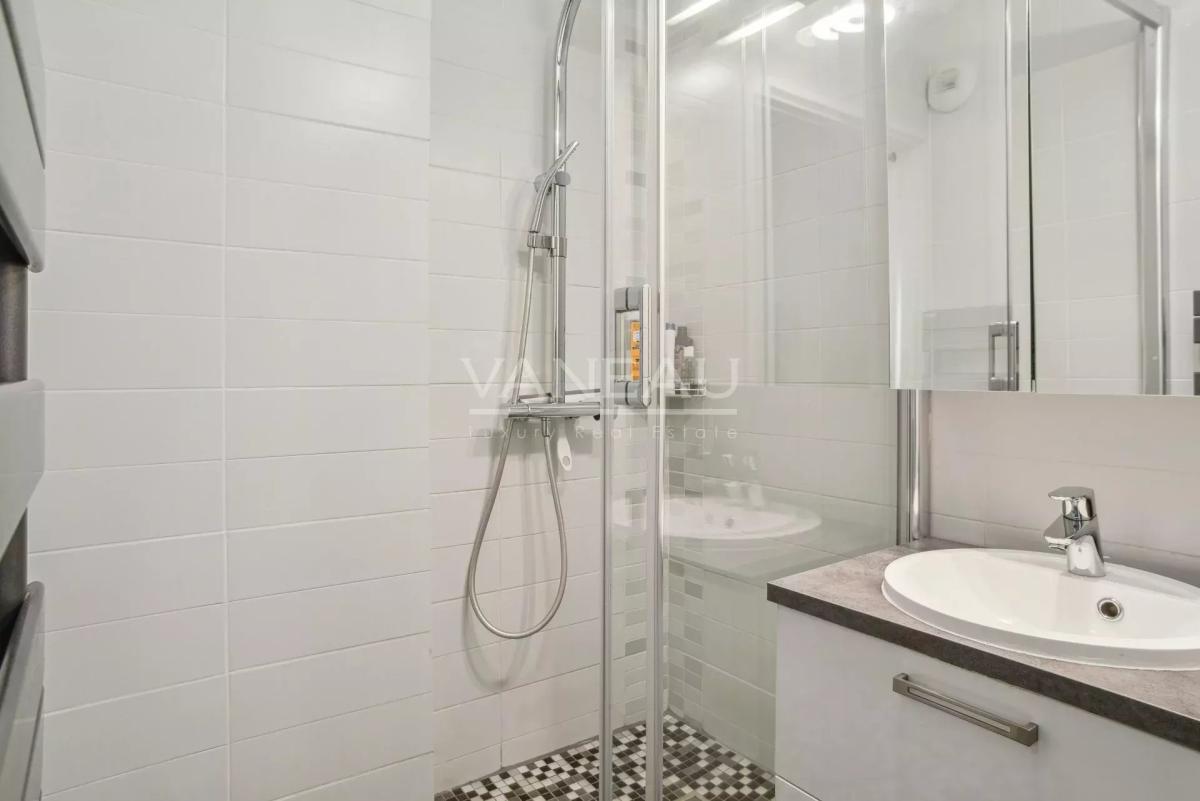 Paris 15e Mirabeau - 4 pièces avec loggia exposée Sud-Ouest