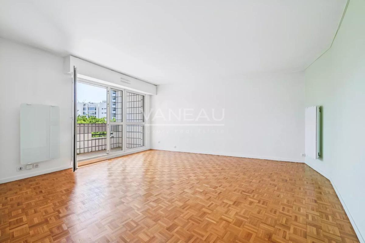 Paris 15e Mirabeau - 4 pièces avec loggia exposée Sud-Ouest