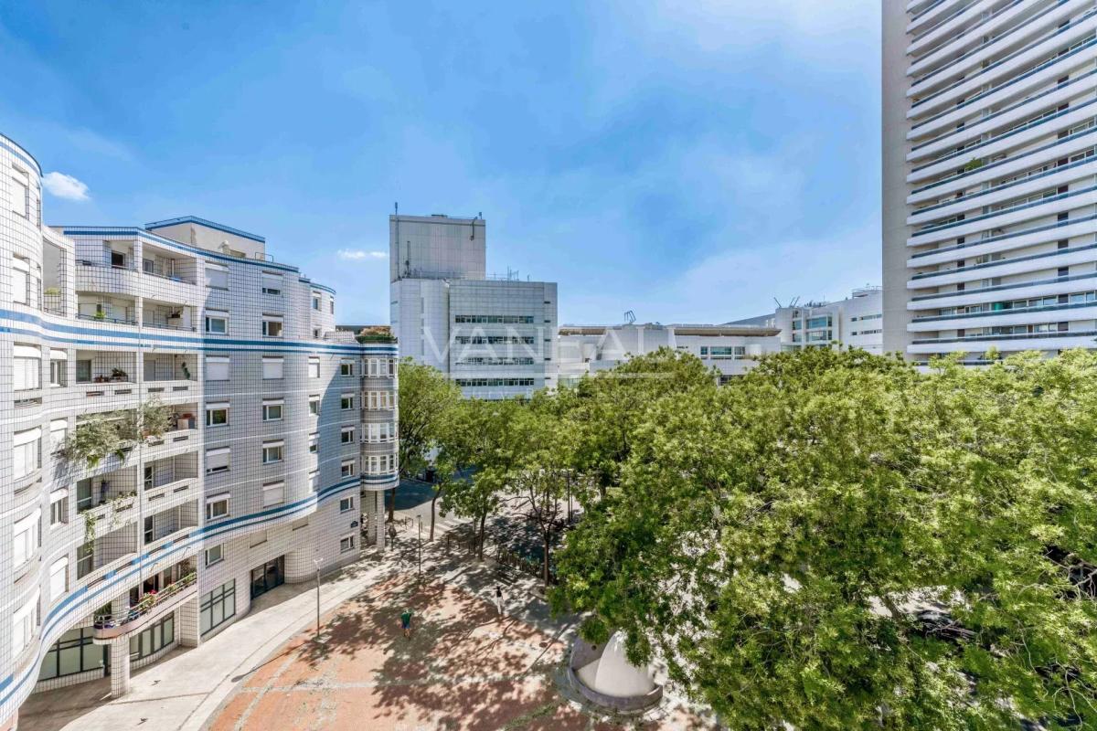 Paris 15e Mirabeau - 4 pièces avec loggia exposée Sud-Ouest