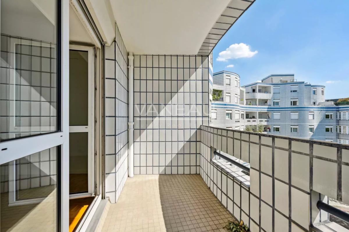 Paris 15e Mirabeau - 4 pièces avec loggia exposée Sud-Ouest