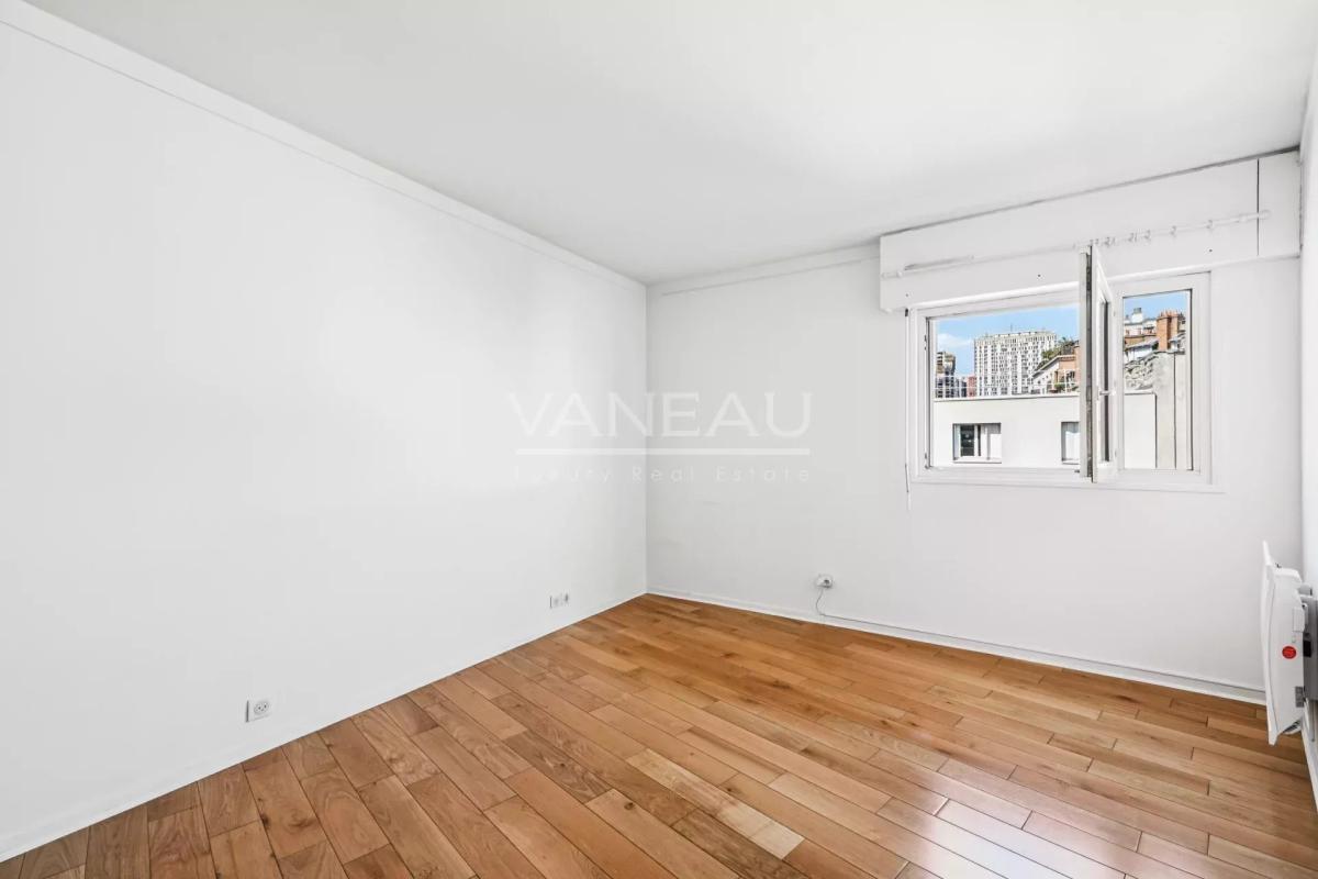 Paris 15e Mirabeau - 4 pièces avec loggia exposée Sud-Ouest