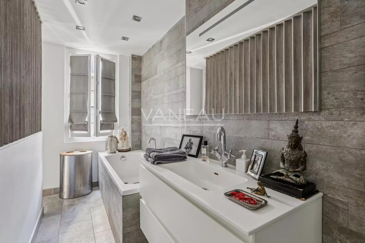 Paris XVI -  Boileau - Claude Lorrain -  Appartement deux chambr