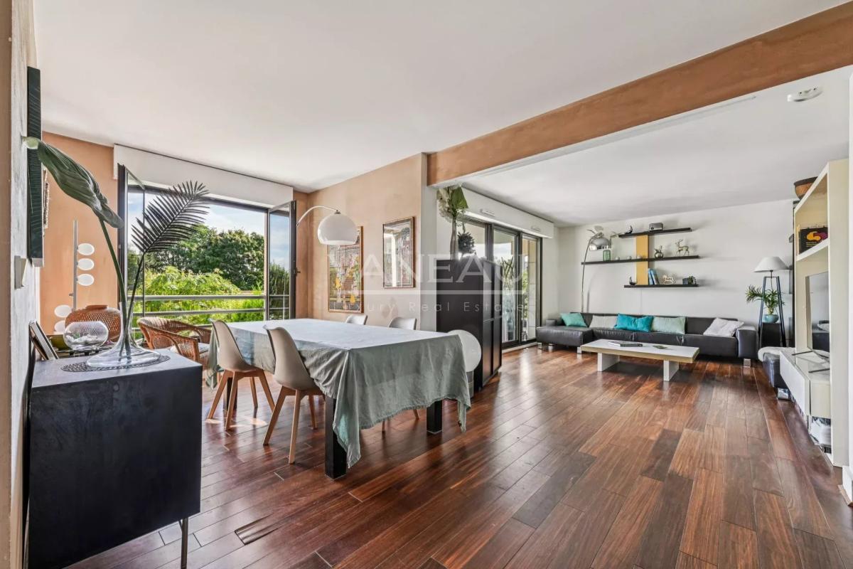 SURESNES - Appartement familial avec terrasse et balcon.