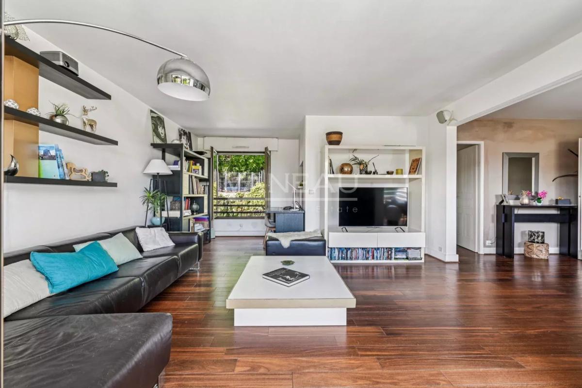 SURESNES - Appartement familial avec terrasse et balcon.