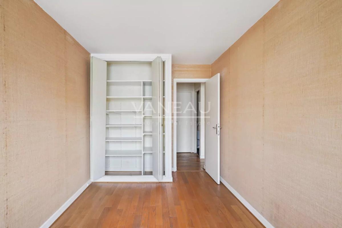 Paris XVIe - Mirabeau - Appartement familial et de réception ave