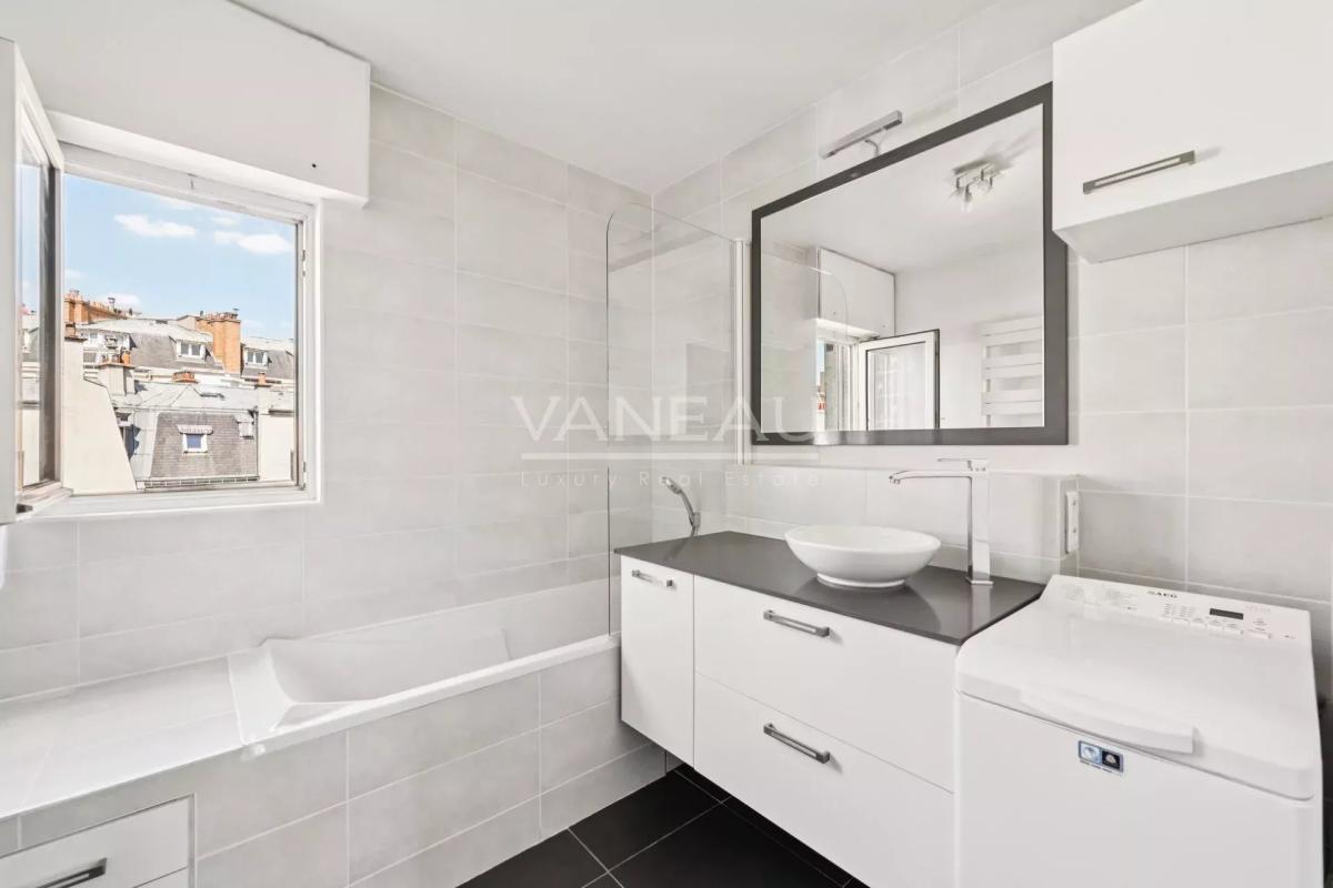 Paris 15e Javel / Convention - 4 pièces avec loggia exposée Sud-