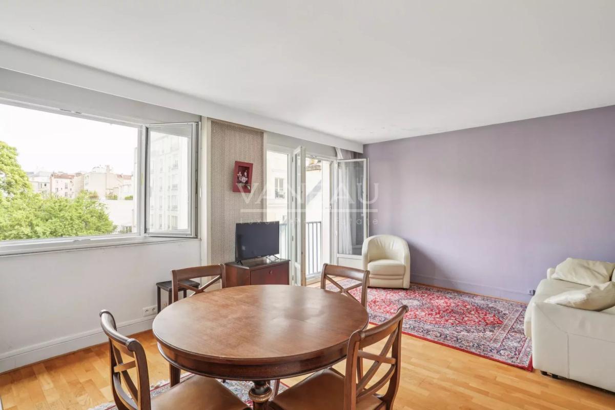 Paris XVe - Blomet - Appartement trois pièces avec vue dégagée