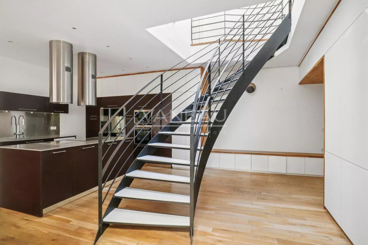 PARIS VIIe - Ecole Militaire - Superbe maison de ville contempor