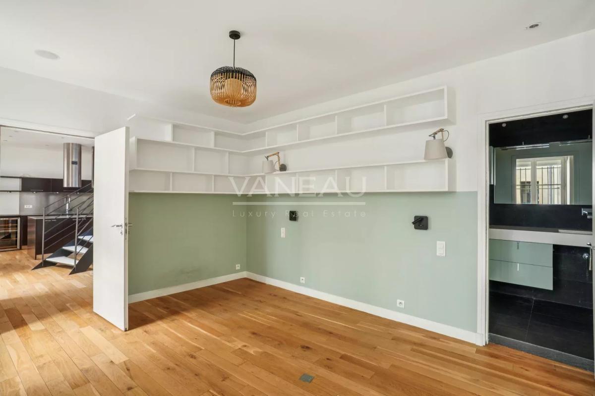 PARIS VIIe - Ecole Militaire - Superbe maison de ville contempor