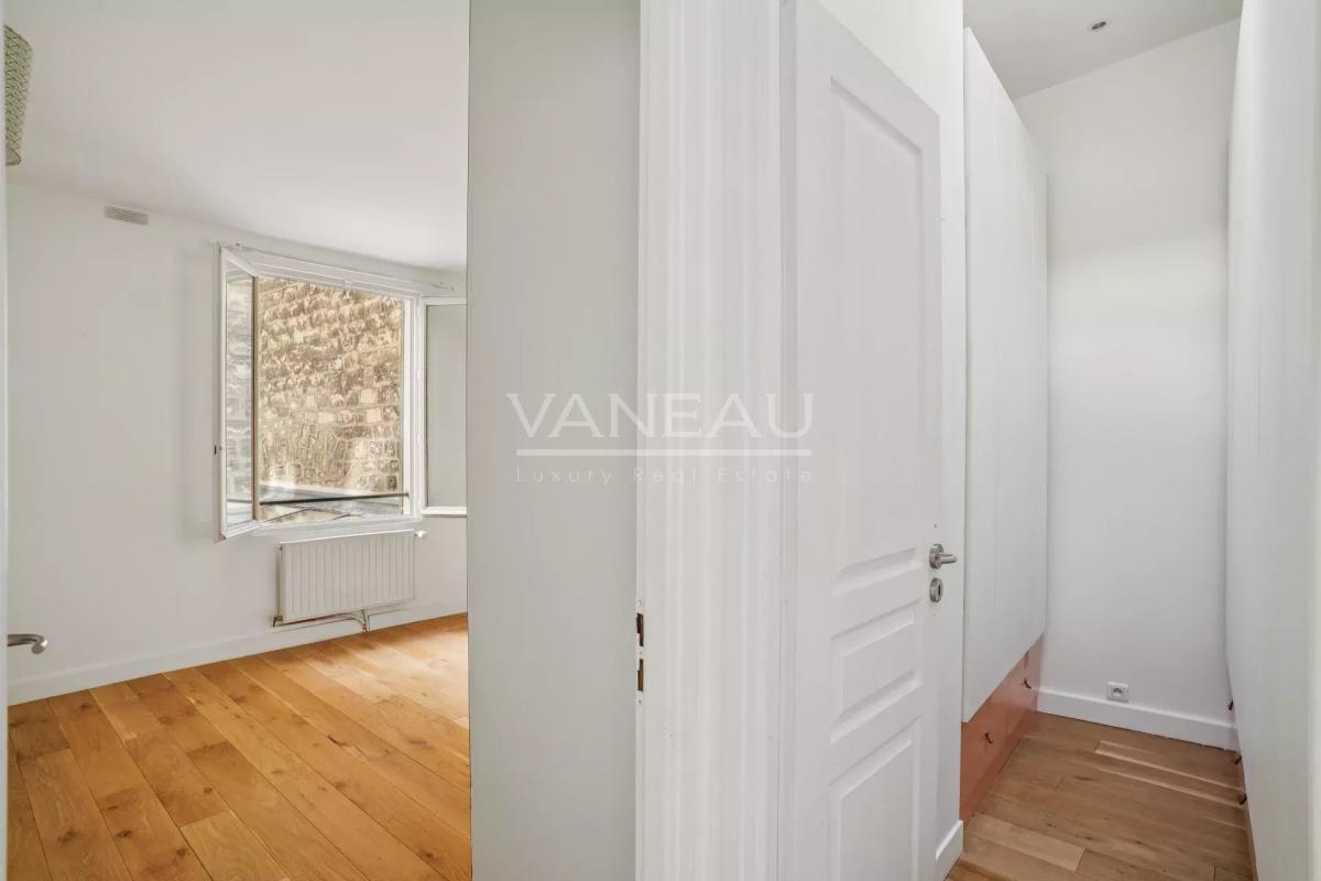 PARIS VIIe - Ecole Militaire - Superbe maison de ville contempor