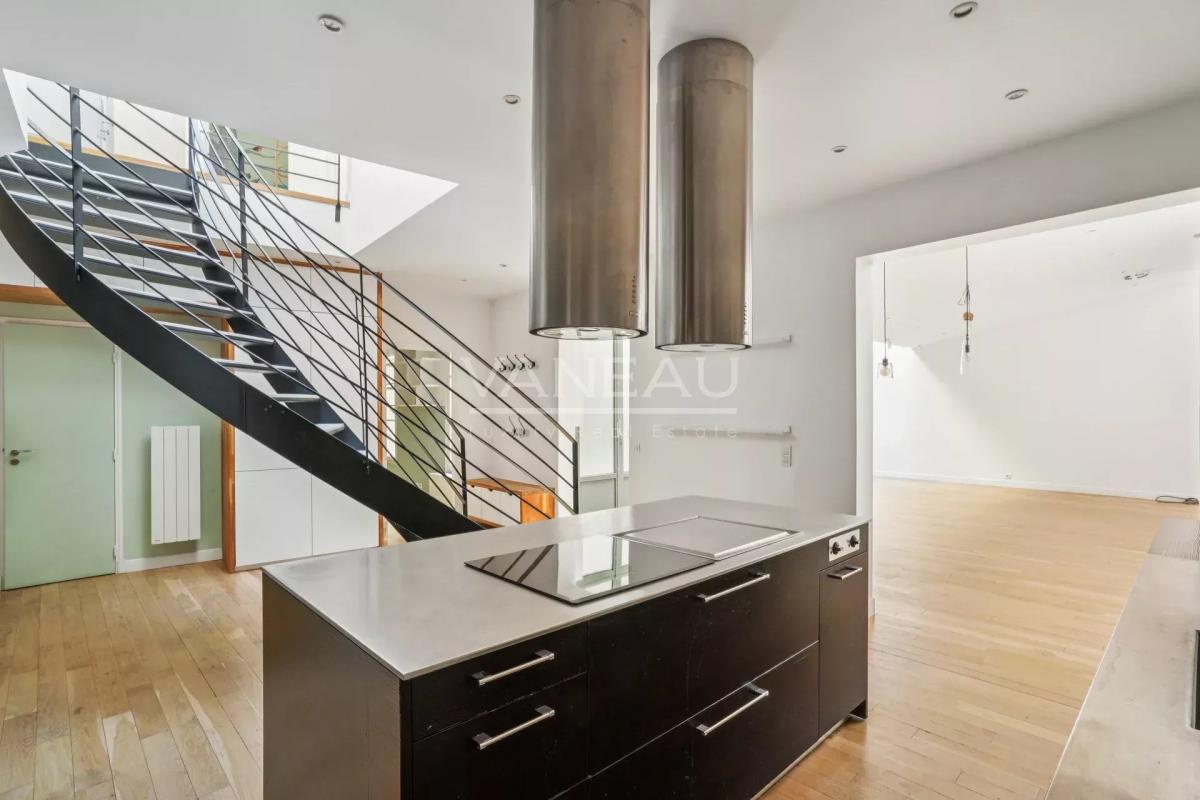 PARIS VIIe - Ecole Militaire - Superbe maison de ville contempor