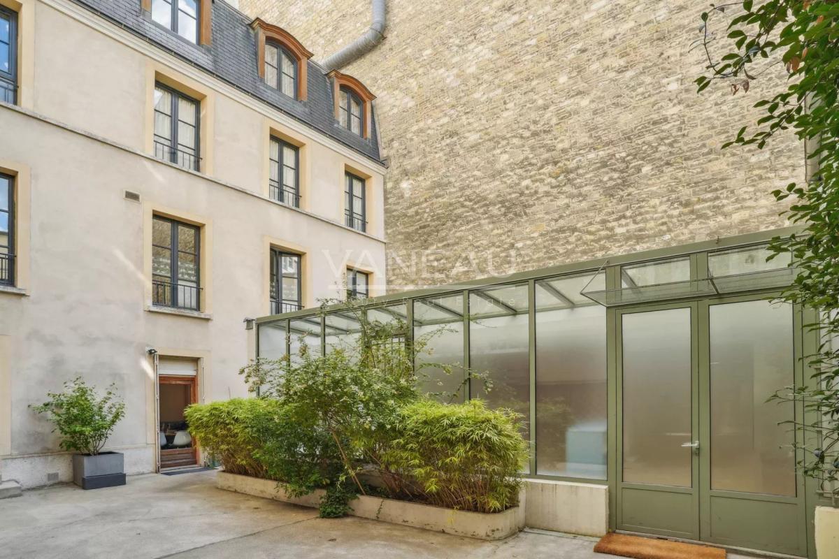 PARIS VIIe - Ecole Militaire - Superbe maison de ville contempor