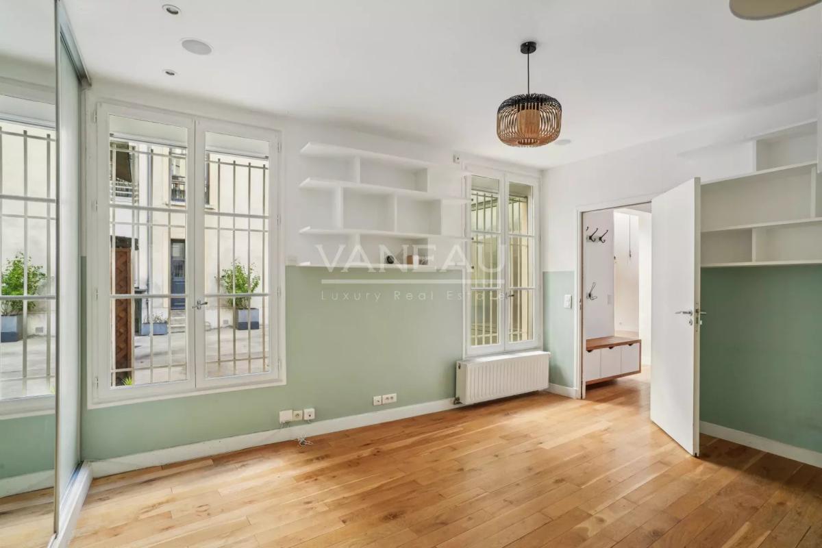 PARIS VIIe - Ecole Militaire - Superbe maison de ville contempor