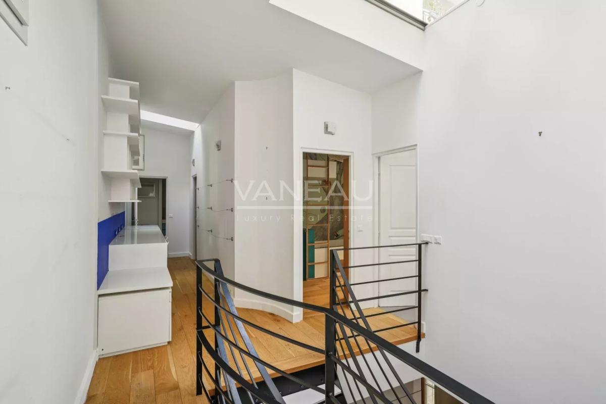 PARIS VIIe - Ecole Militaire - Superbe maison de ville contempor