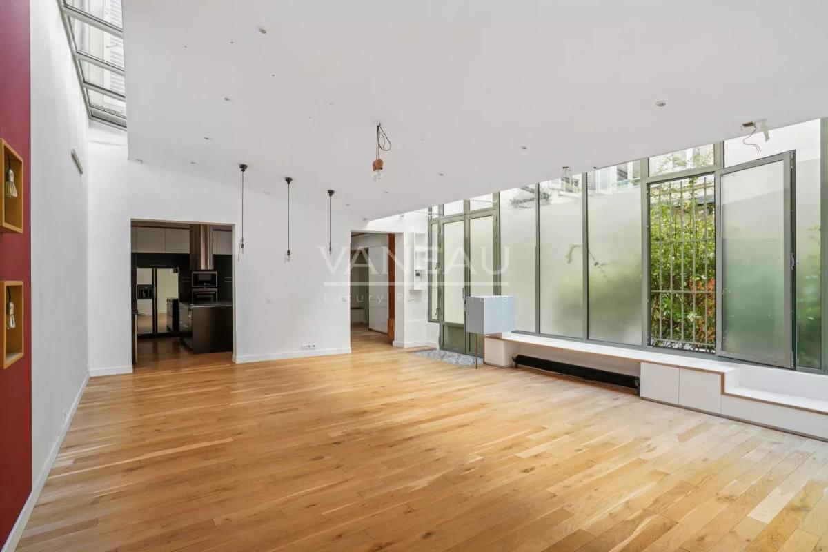 PARIS VIIe - Ecole Militaire - Superbe maison de ville contempor