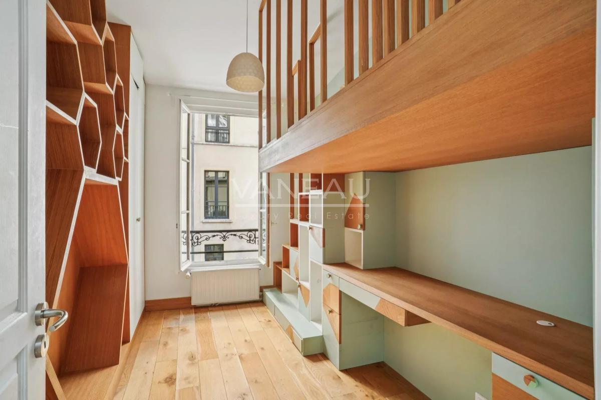 PARIS VIIe - Ecole Militaire - Superbe maison de ville contempor