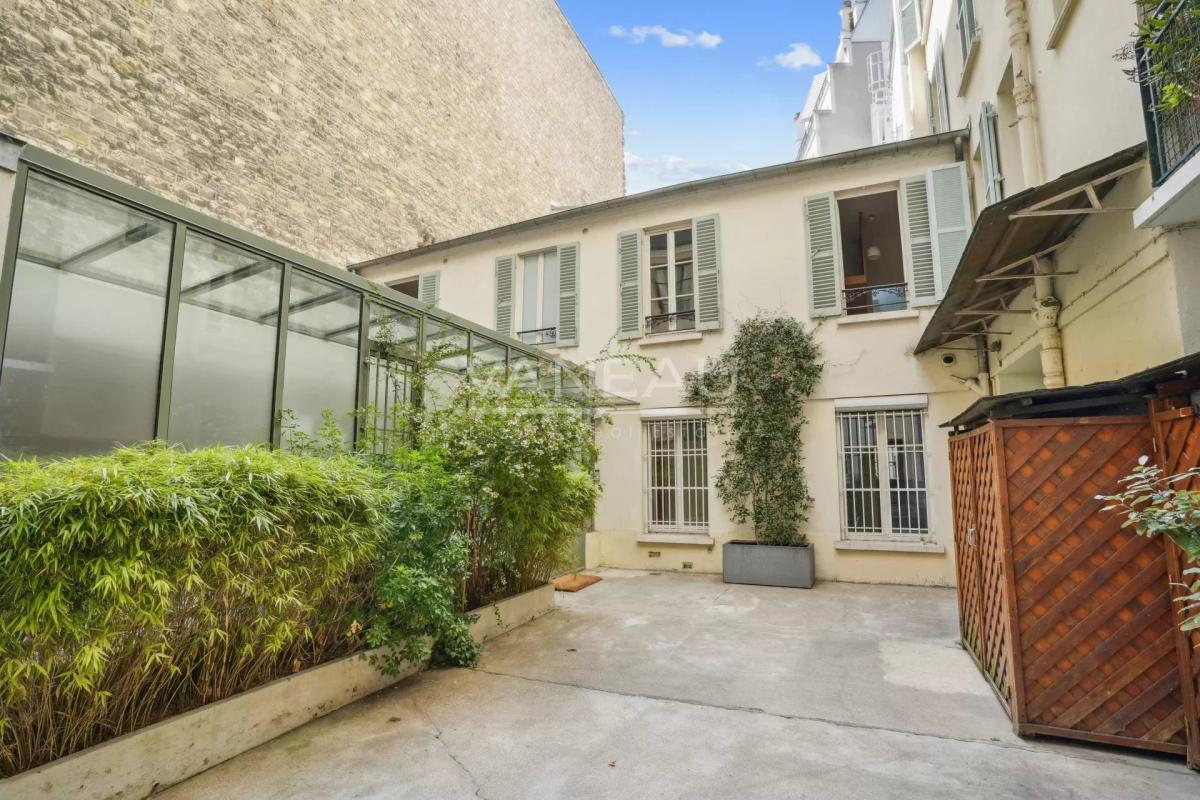 PARIS VIIe - Ecole Militaire - Superbe maison de ville contempor