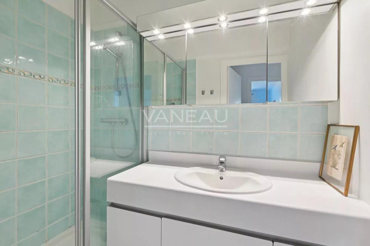 Bel Appartement à Vendre - Paris 16ème