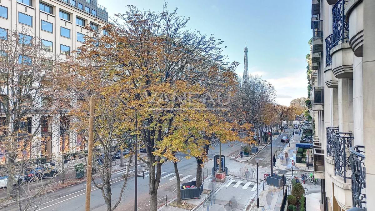 PARIS VIII - appartement familial en deux chambres - Avenue Mont