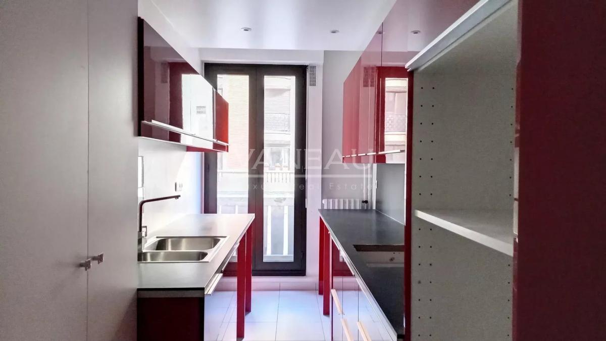 PARIS VIII - appartement familial en deux chambres - Avenue Mont