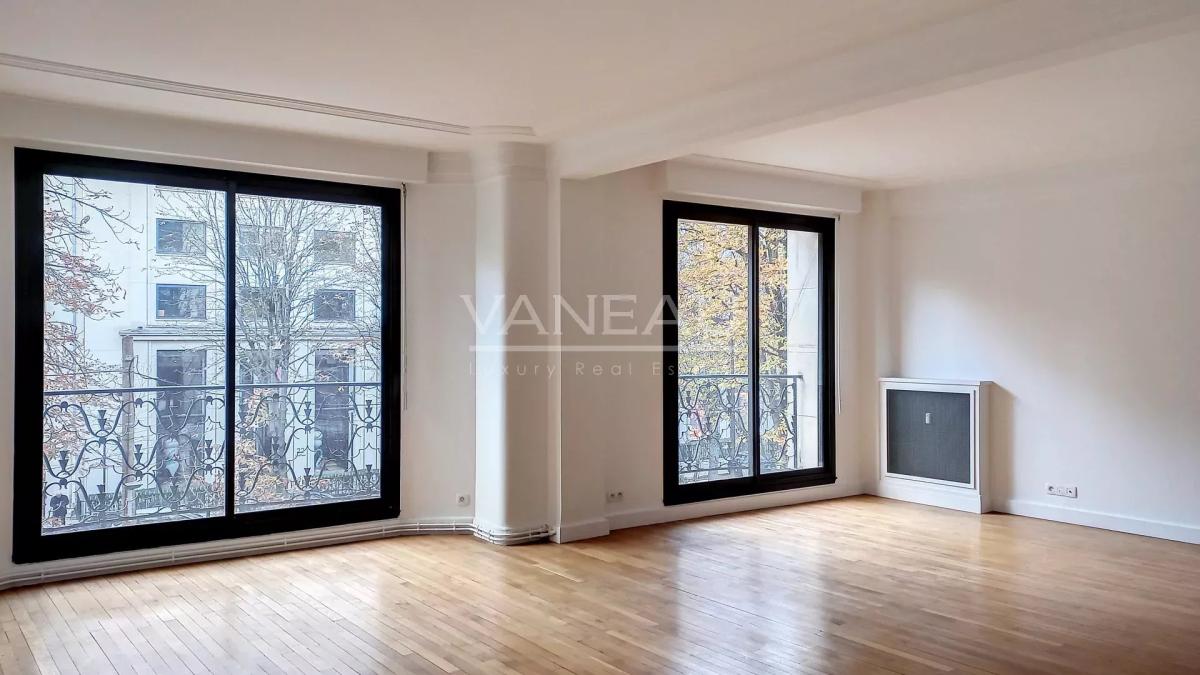 PARIS VIII - appartement familial en deux chambres - Avenue Mont