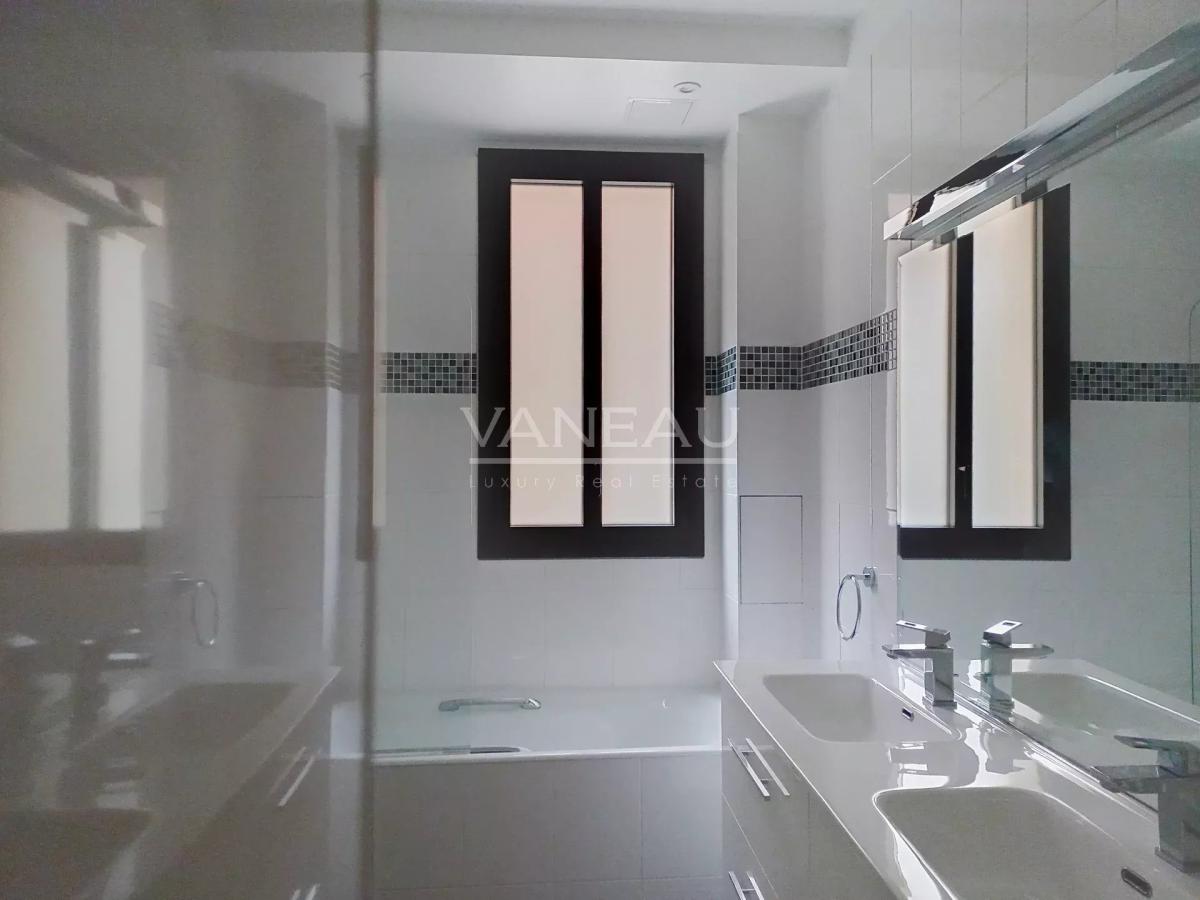 PARIS VIII - Appartement avec deux chambres - Rue Clément Marot