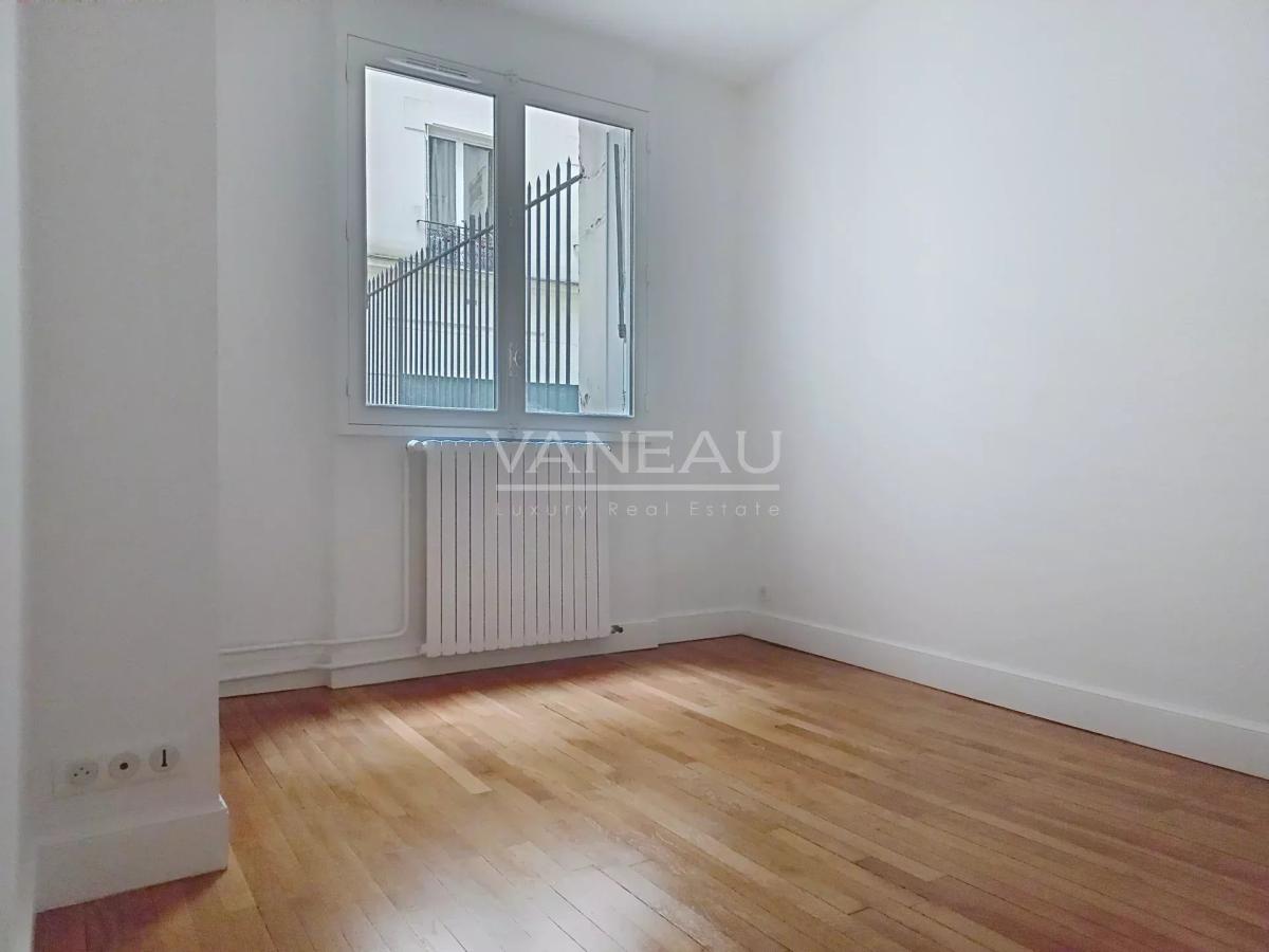 PARIS VIII - Appartement avec deux chambres - Rue Clément Marot