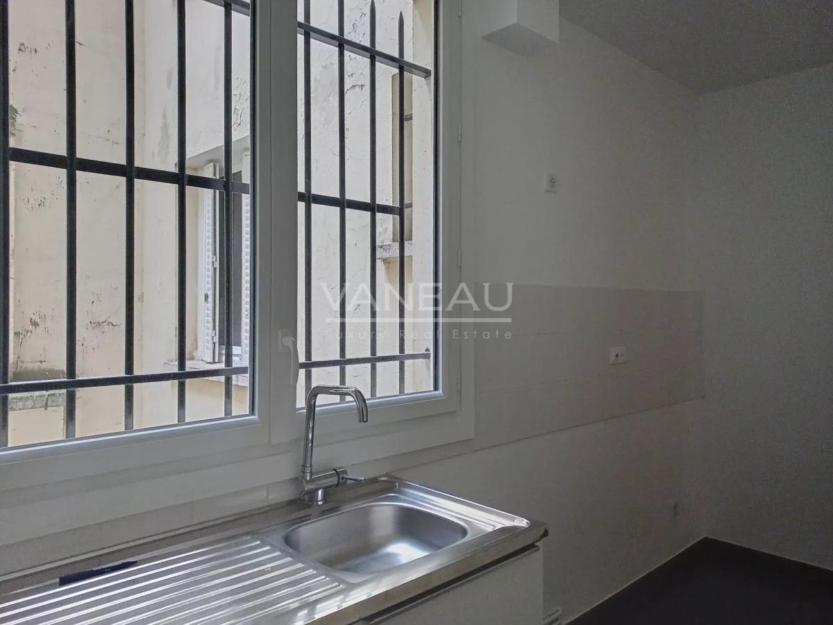 PARIS VIII - Appartement avec deux chambres - Rue Clément Marot