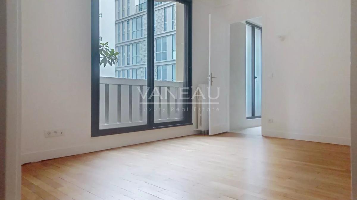 PARIS VIII - deux pièces rénové - Avenue Montaigne