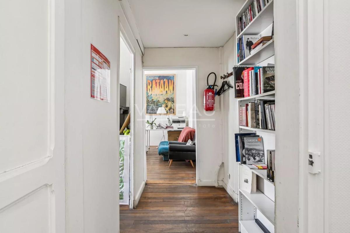 PARIS III - Notre Dame de Nazareth - Beau 4 pièces en étage avec