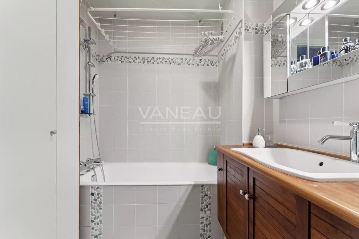 VENTE NUE-PROPRIETE - Mairie de Neuilly - Appartement cinq pièce