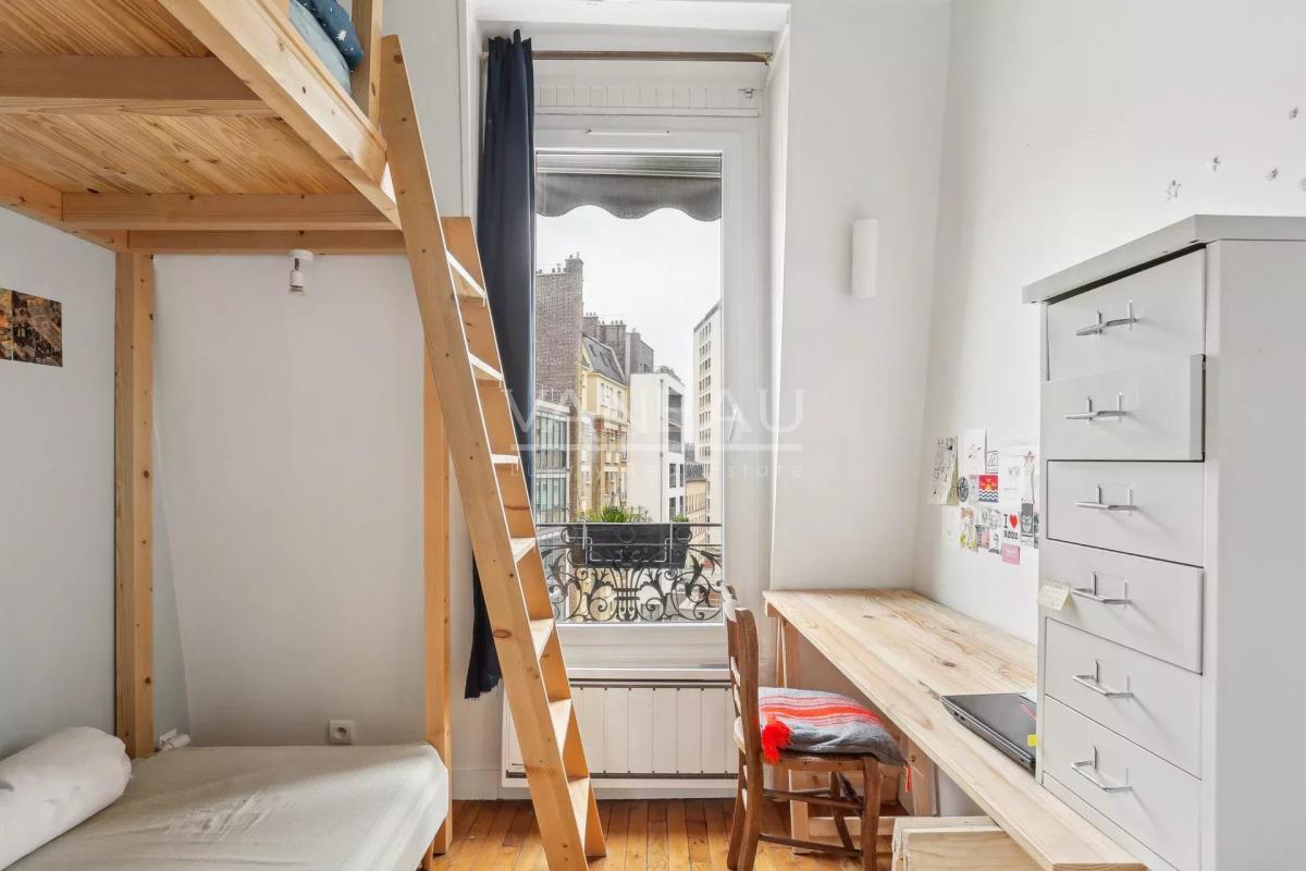 Bien atypique en étage