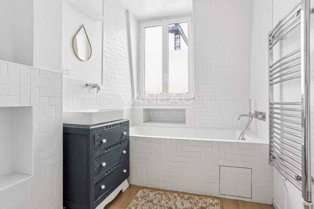 Bien atypique en étage