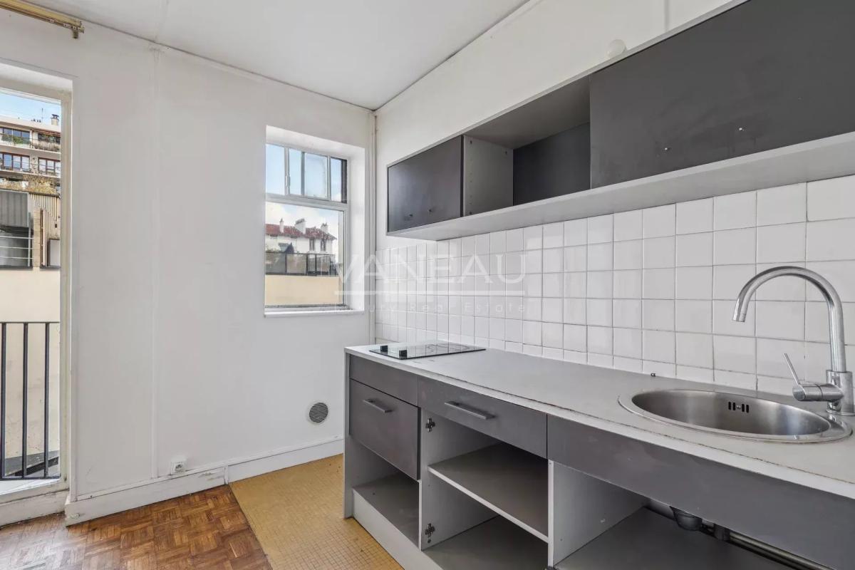 Paris XV ème, grand studio 34.38 m² avec balcon