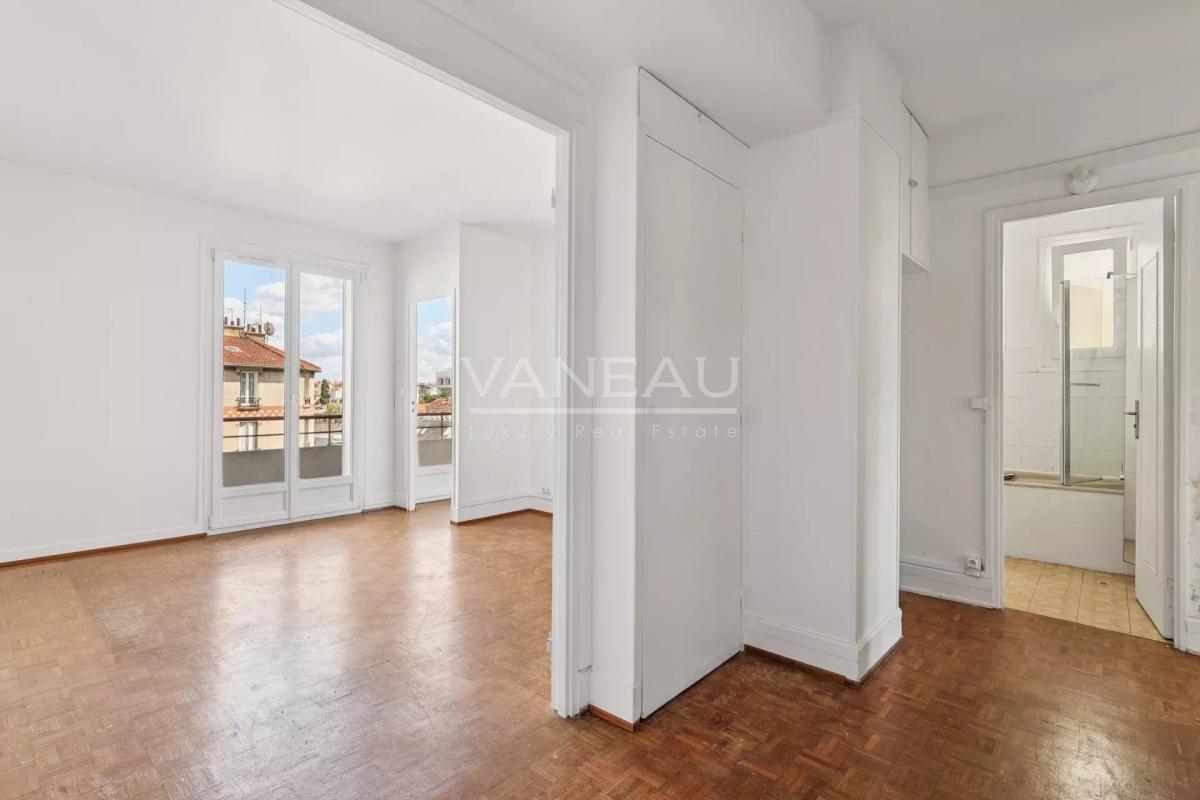 Dernier étage avec balcon et vue dégagée