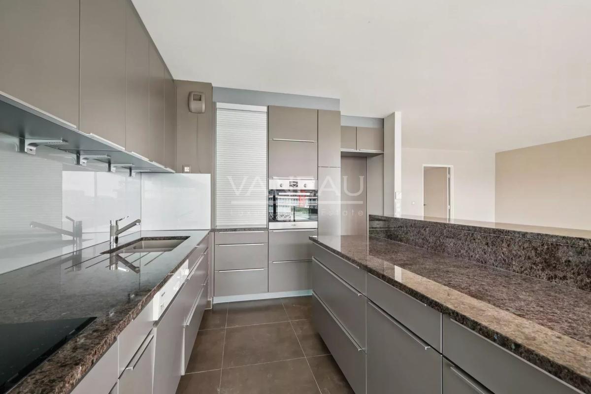 BOULOGNE - ETAGE ELEVE - TERRASSE