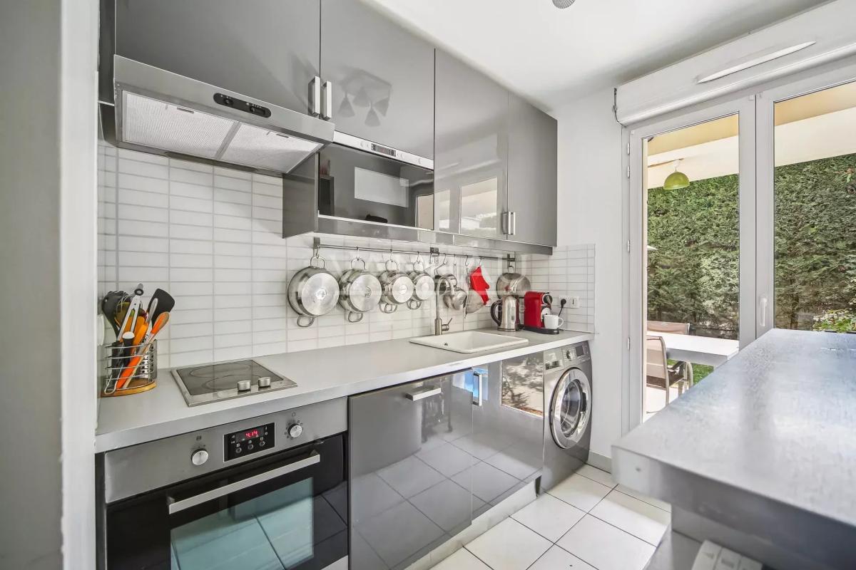 ISSY LES MOULINEAUX - EN ETAGE AVEC JARDIN, TERRASSE ET PARKING