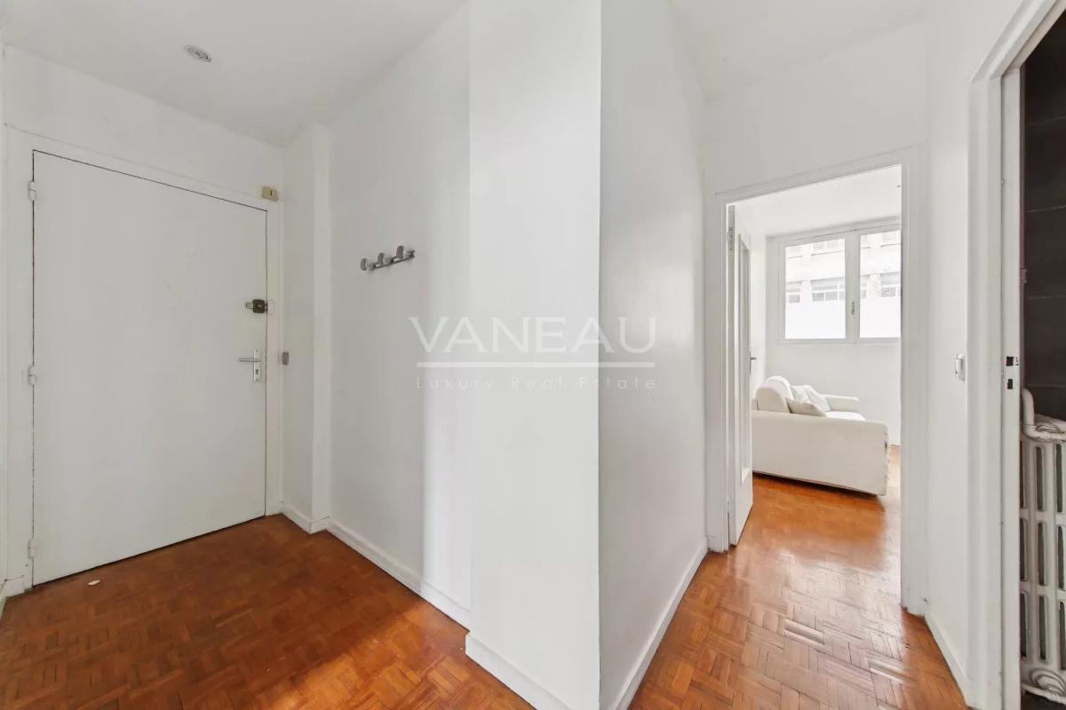 Métro Commerce - Deux pièces