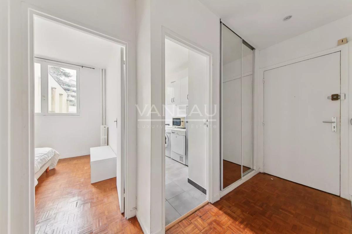 Métro Commerce - Deux pièces