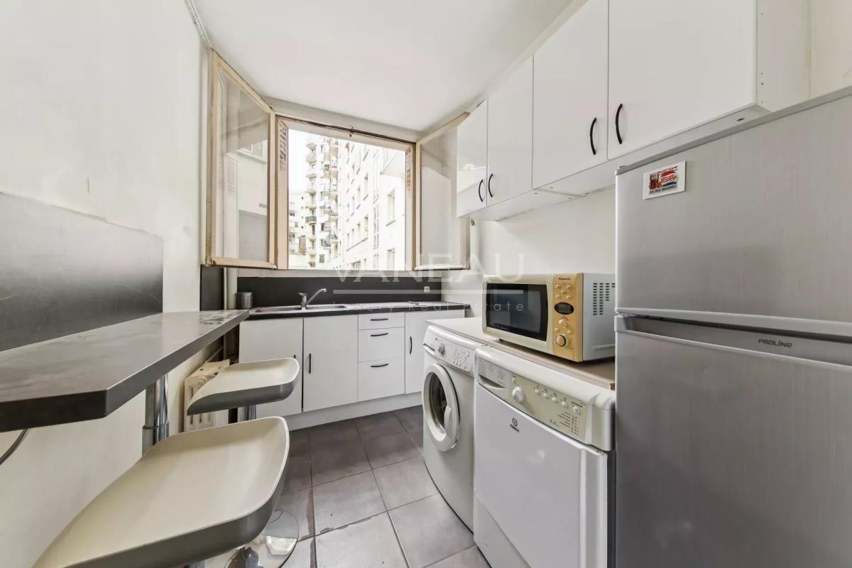 Métro Commerce - Deux pièces