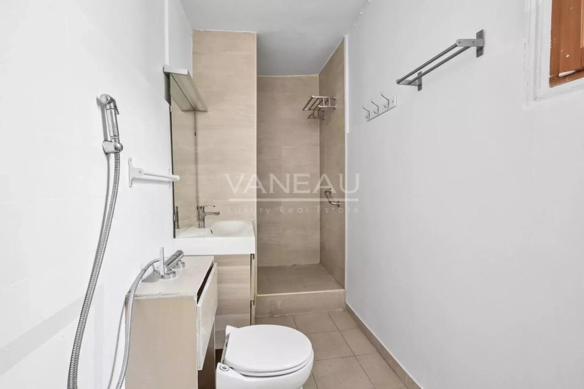 Paris IIe - Trois pièces à rénover - Beau potentiel -