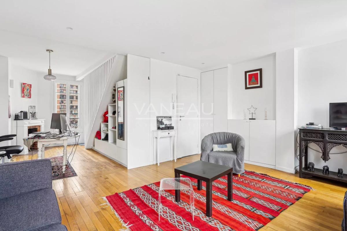 Bien atypique en étage