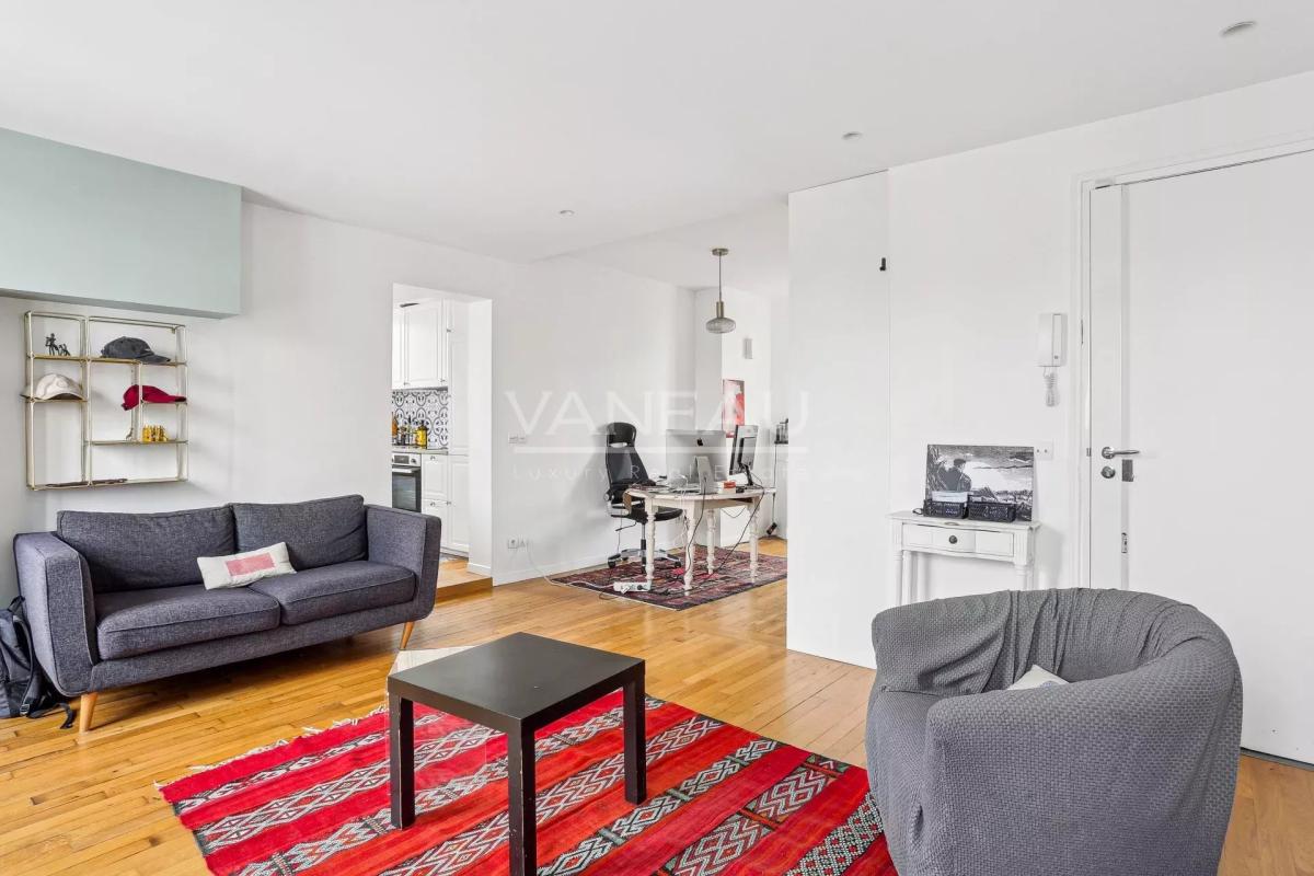 Bien atypique en étage