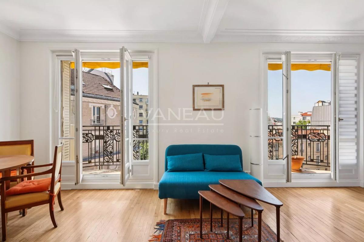 En étage avec ascenseur, vue dégagée et soleil