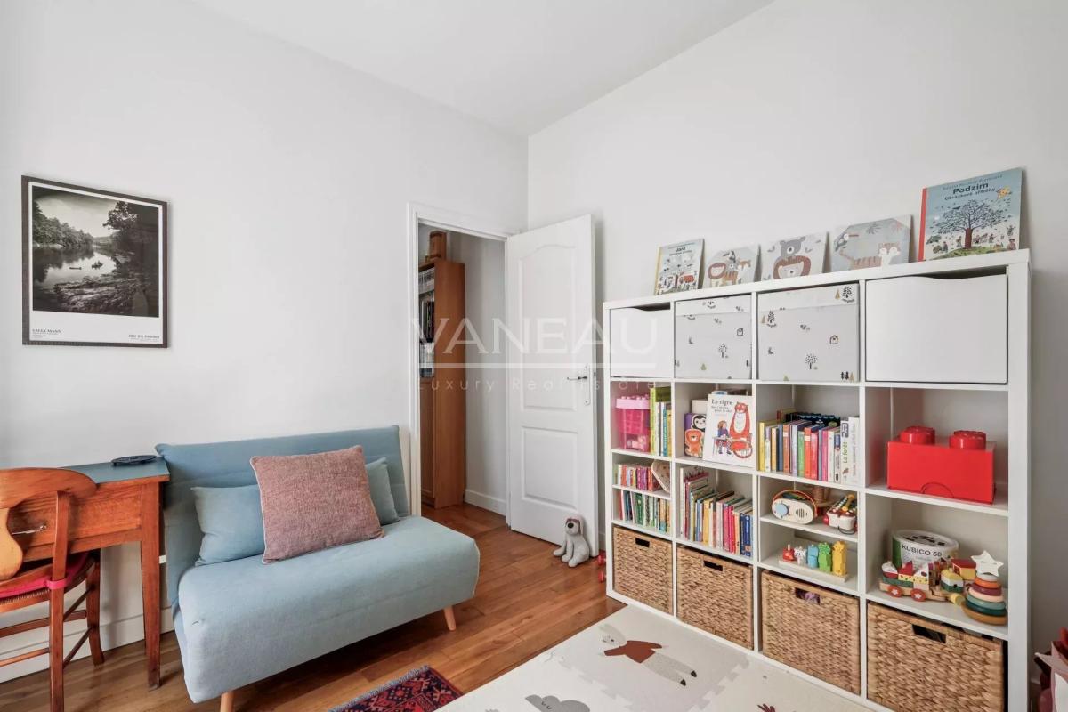 Bel ancien exposé sud avec parking