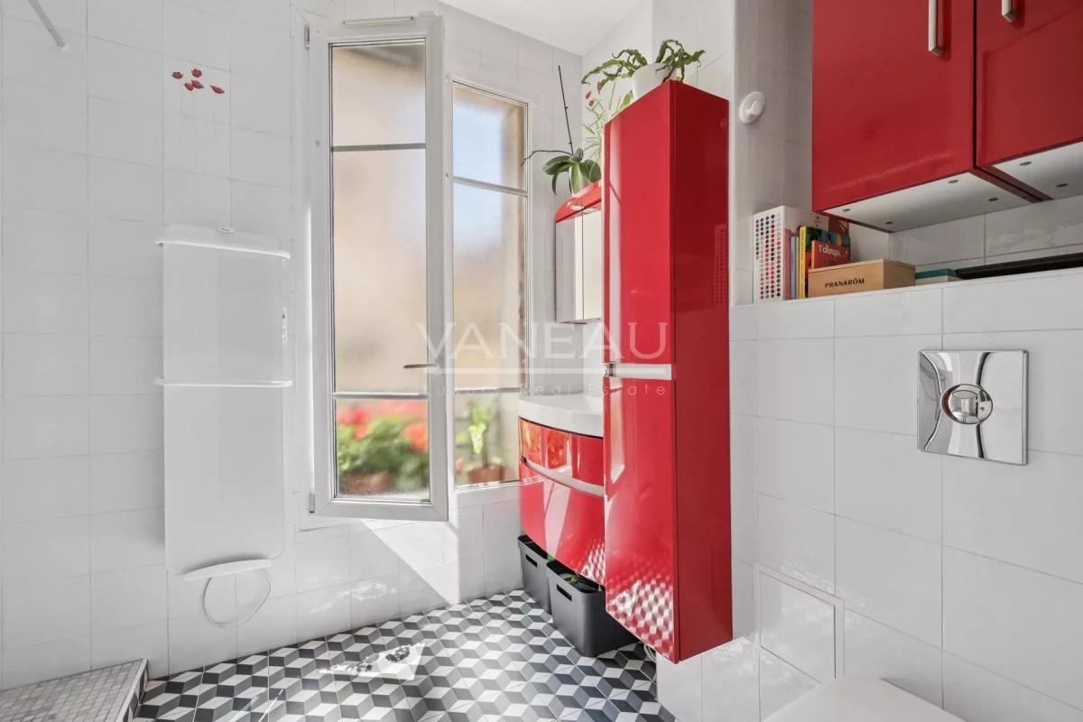 Bel ancien exposé sud avec parking