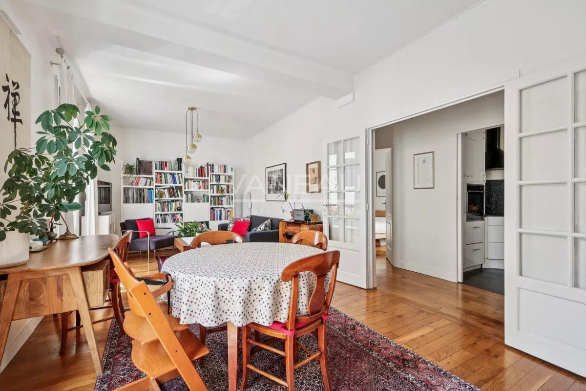 Bel ancien exposé sud avec parking